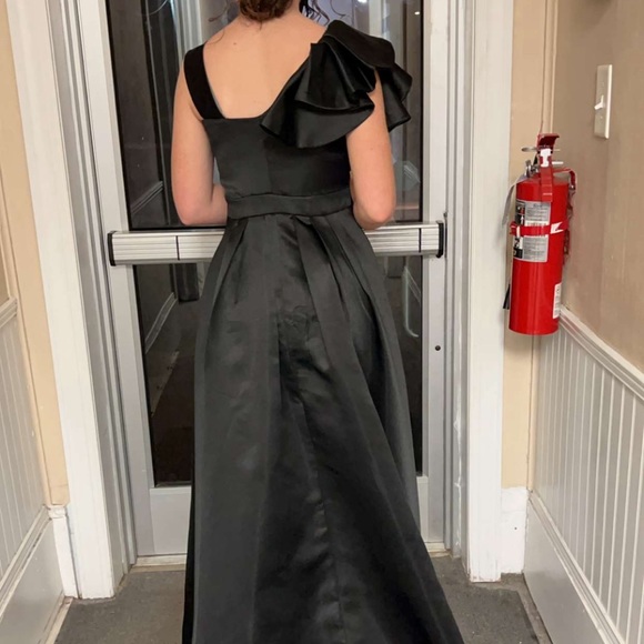 Black prom dress. Size small but fitted to a size 2. - Picture 5 of 5